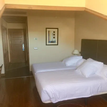 & Real Jaca Otel