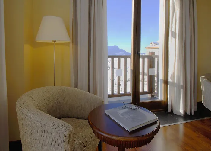 Hotell & Real Jaca 4*