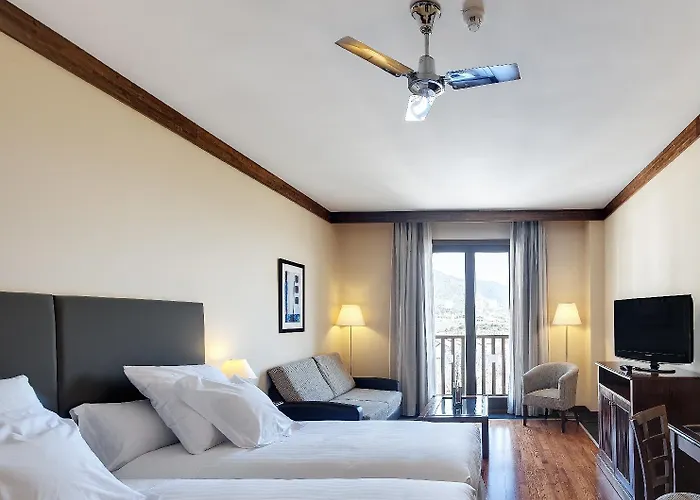 Hotell & Real Jaca 4*